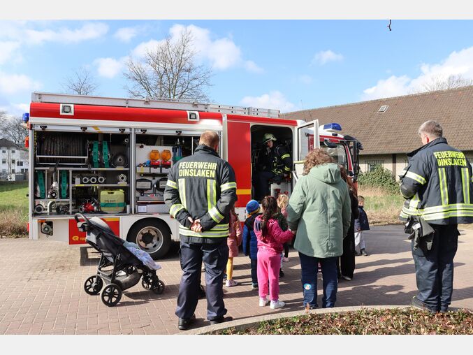 Besuch der Freiwilligen Feuerwehr in der Kita Luisenstraße